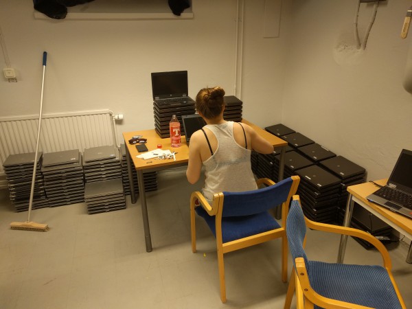 Elin cleaning some computers