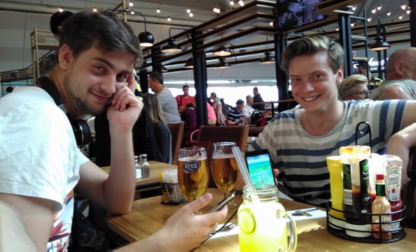 Food, beer and lemonade at the airport, chill!