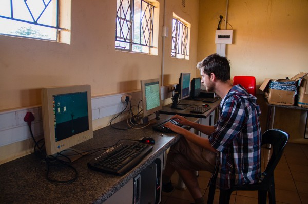 Björn is setting up the edubuntu computers